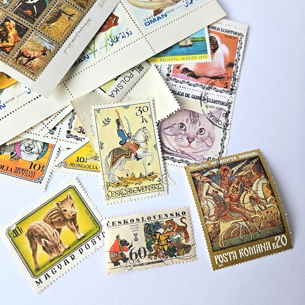 Mystery Lot 200+ VINTAGE International Postage Stamp Collection, New & Cancelled - Picture 13 of 14